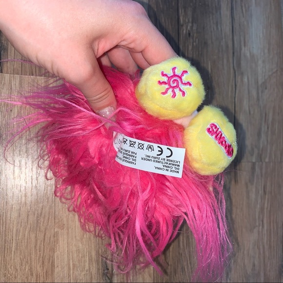 DELETING SOON!😭👻
Zuru Schnooks Fershnizzle Stuffed Toy for Hair Play & more! - Picture 5 of 7